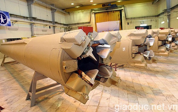 Tên lửa đạn đạo “Qiyam (Rise) 1” của Iran tự nghiên cứu và chế tạo.
